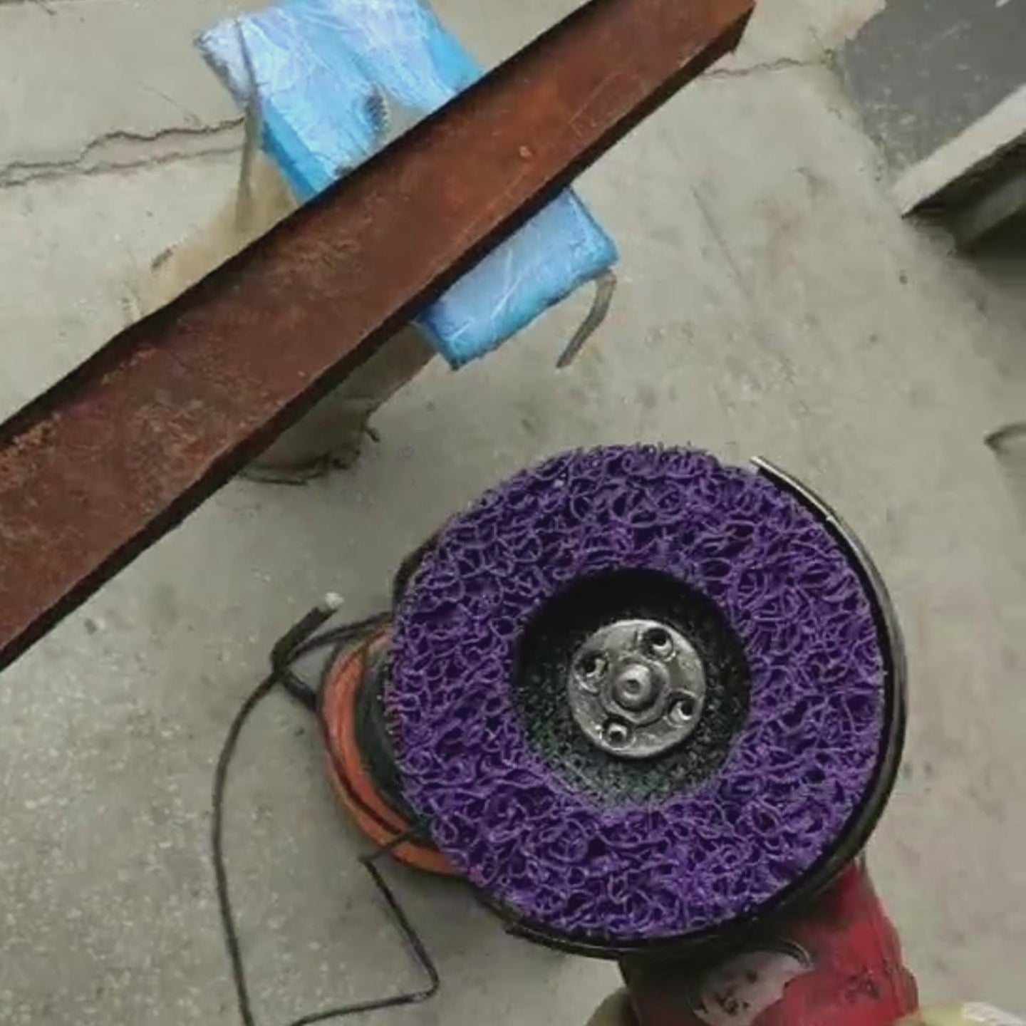 TOP-TOOL 4 inch abrasive angle grinding wheel action: stripping rust and paint from metal surface